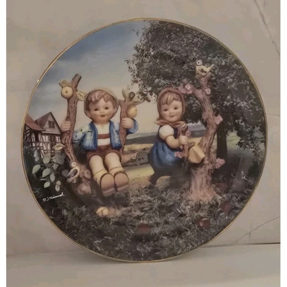 Vintage 1991 MJ Hummel Plate "Apple Tree Boy And Girl" Certificate And Original